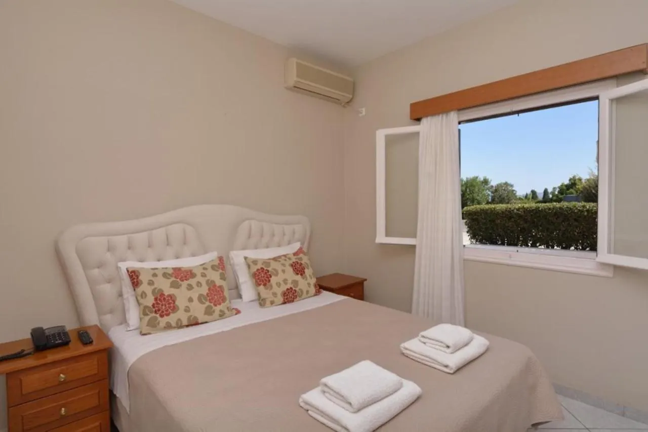 Bella Vista Studios And Apartments Lixouri 3*,